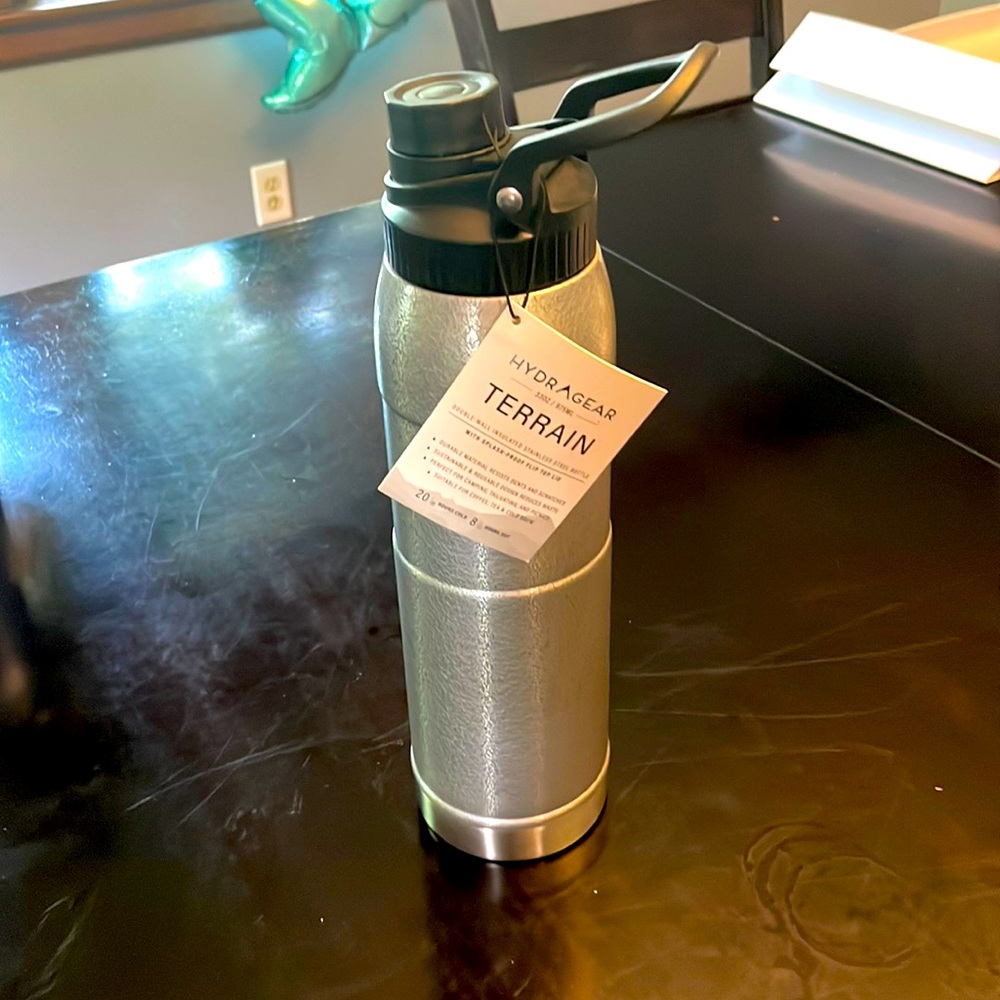 🆕 Silver HydraGear water bottle